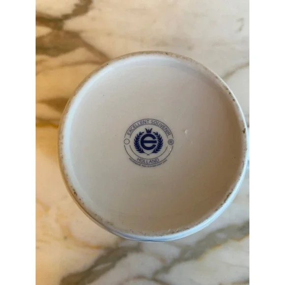 Excellent Souvenir Holland Dutch Kissing Couple Blue White Ceramic Coffee Mug - Picture 4 of 4